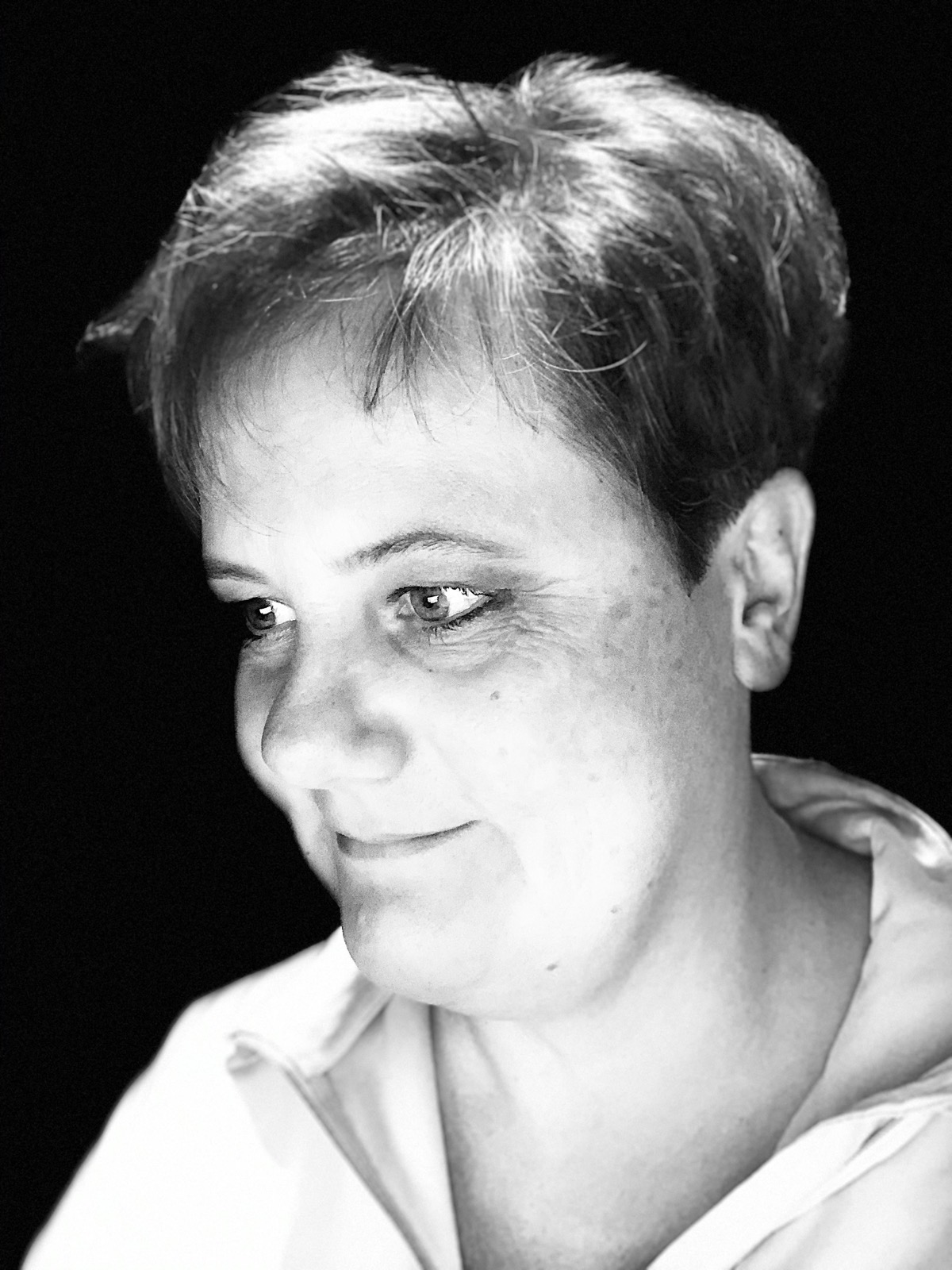 Portret van Esther Siebelink in zwart-wit